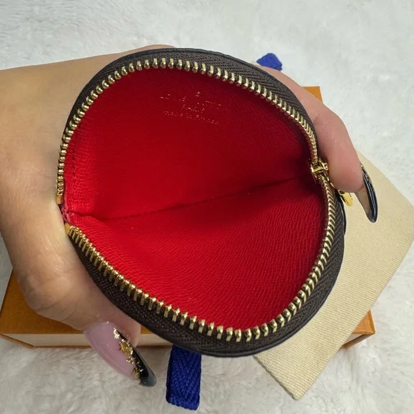 Louis Vuitton Christmas 2020 Vivienne Monogram Round Coin Purse - Full Set - Picture 5 of 9